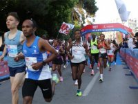 Maraton İzmir 100’üncü yıl onuruna koşuldu