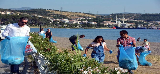 Aliağa’da Dünya Çevre Günü Kapsamında Plaj Temizliği Yapıldı