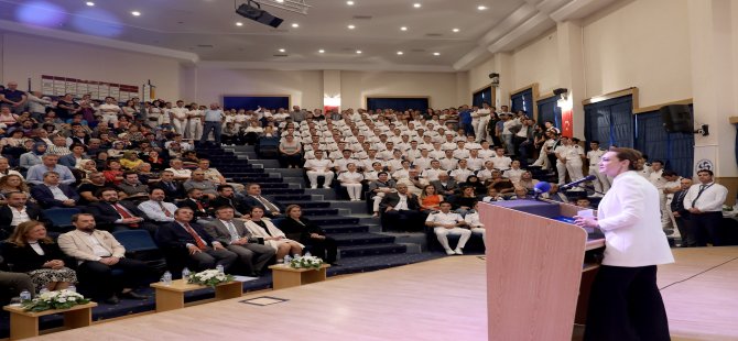 Geleceğin Denizcileri Brövelerini Taktı