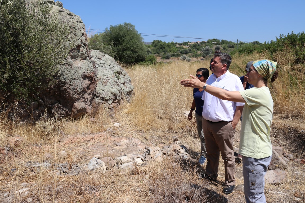 Baş­kan Oran Eryth­rai kazı ça­lış­ma­la­rı­nı gezdi