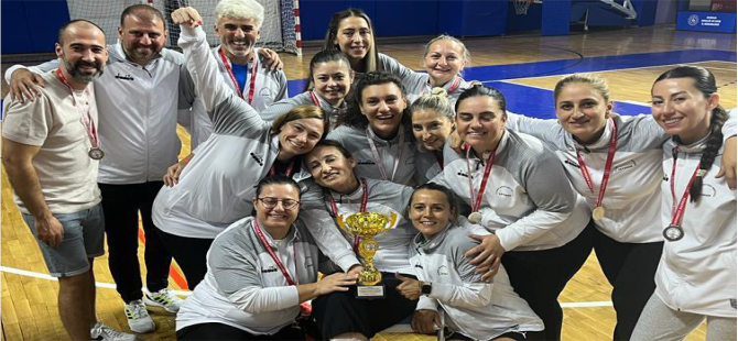 Aliağa Belediyesi Veteran Hentbol-1 Takımı Şampiyon Oldu