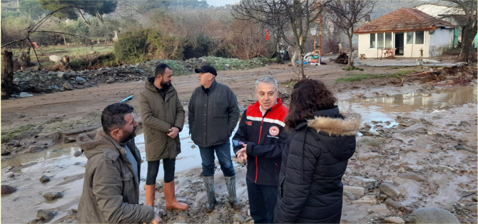 İzmir Bergama'da Çiftçilerin Zararları Tespit Ediliyor