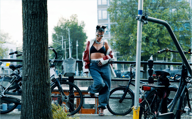 Hande Yener'den 'Ben Senin Delinim'