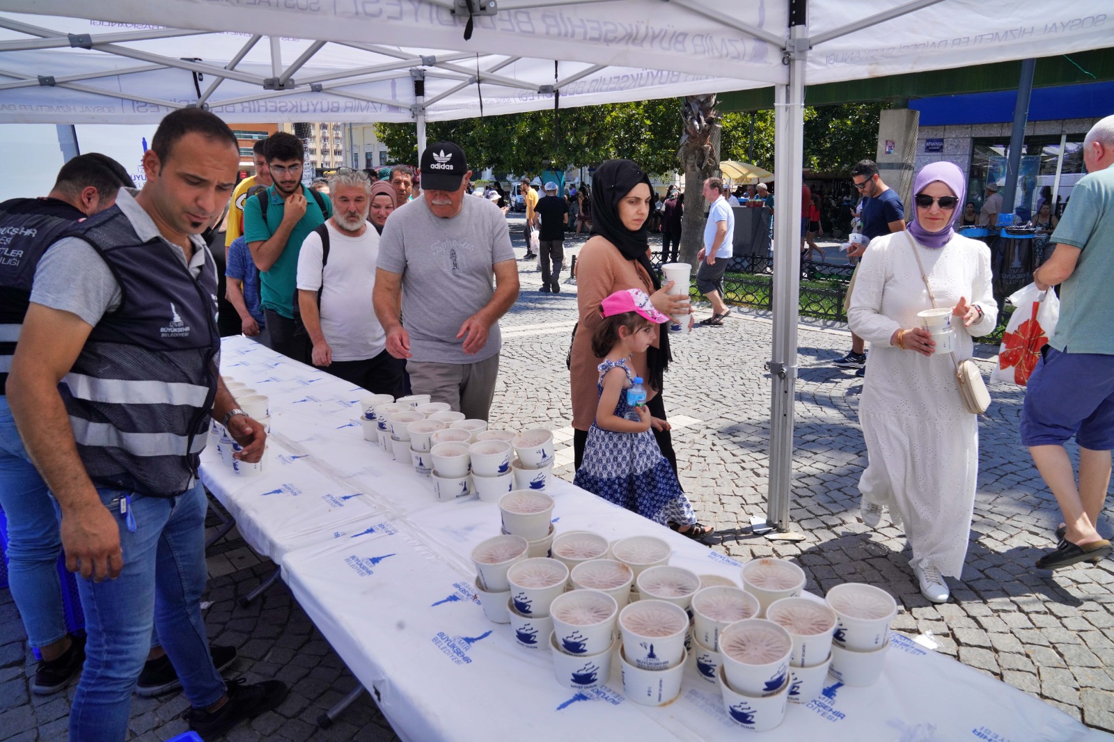 İzmir'de Muharrem ayı bereketi