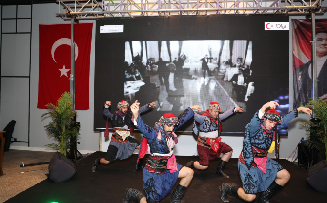 Egeli Turizmcilerden Muhteşem Kutlama