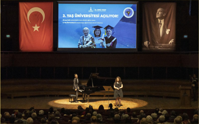 İzmir'de 60 yaş ve üzerindekiler üniversiteli oluyor