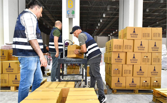 Büyükşehir’den bayram için gıda kolisi desteği