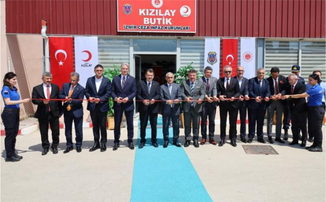 İzmir Ceza İnfaz Kurumları Kampüsü'nde "Kızılay Butik" Hizmete Açıldı