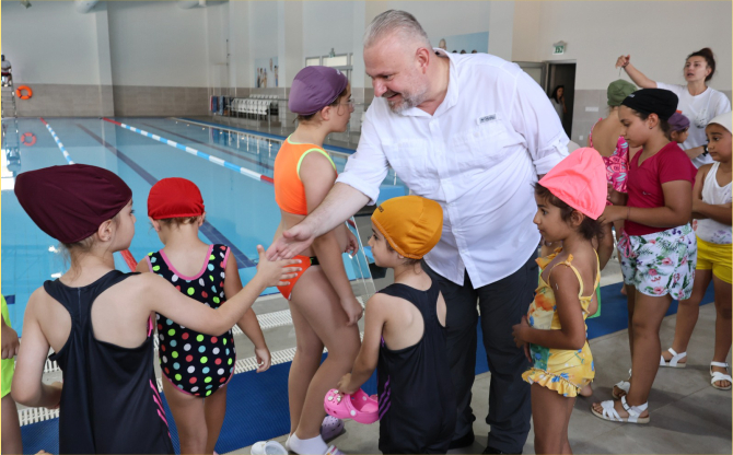 Menemen’de ücretsiz yüzme kursu kayıtları başladı