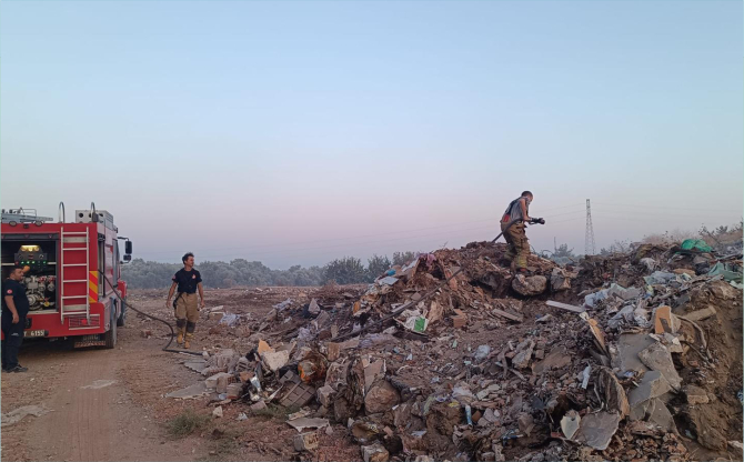 İzmir İtfaiyesi oğlu 48 dakikada 220 yangına müdahale etti