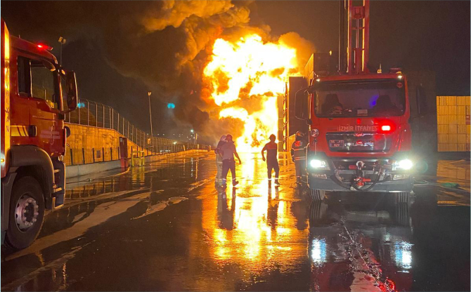 İzmir İtfaiyesi, Aliağa’da büyük bir felaketin önüne geçti