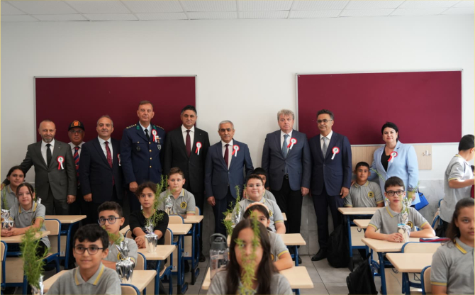 İzmir’de Yeni Eğitim-Öğretim Yılının İlk Ders Zili Çaldı