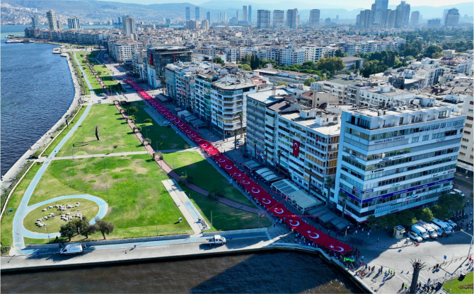 İzmir’de Geleneksel Zafer Yürüyüşü