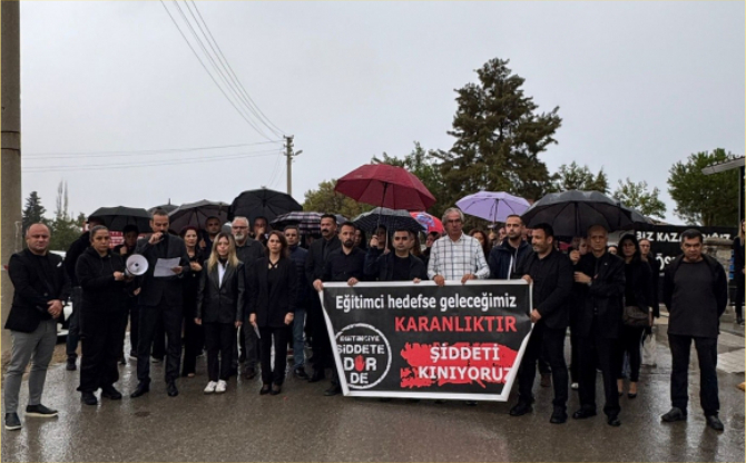 Aliağa'da Öğretmene Yönelik Şiddet Eylemi Protesto Edildi
