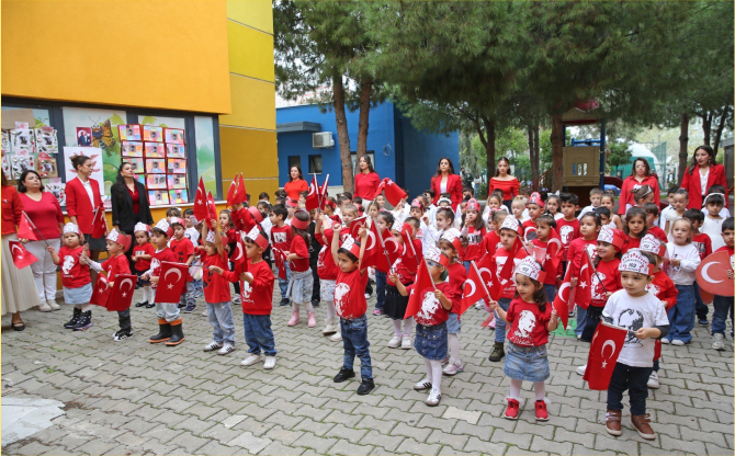 Karşıyaka’da 7’den 77’ye Cumhuriyet coşkusu!