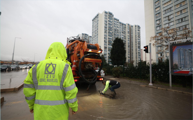 İzmir’de sağanak yağışa tam kadro anlık müdahale