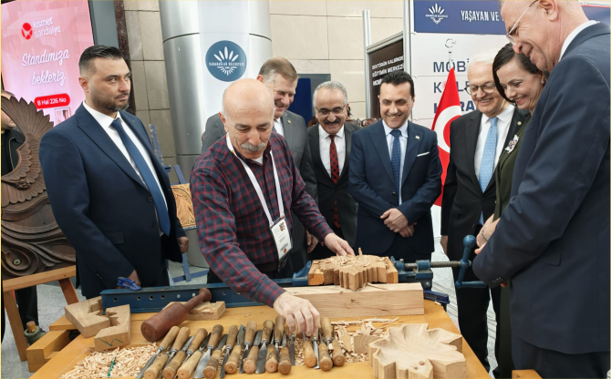 İzmirli Mobilyacılar Hedef Büyüttü