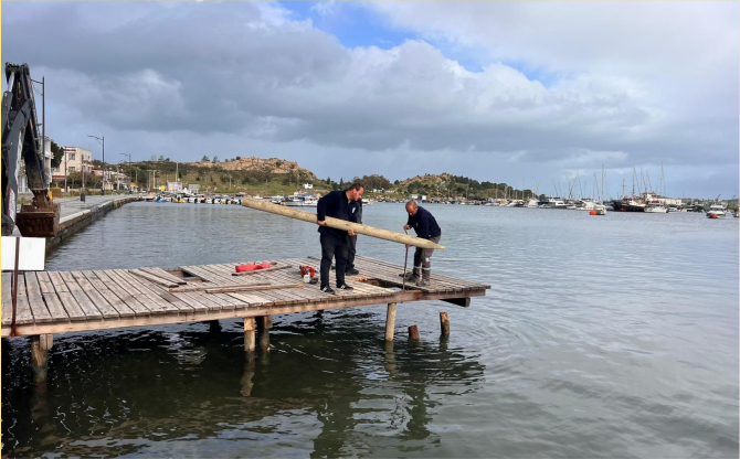 Foça’da İskeleler Yaza Hazırlanıyor
