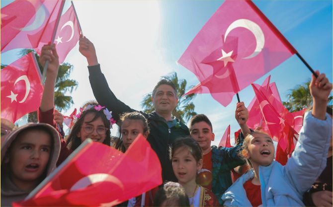 Aliağa’da 23 Nisan Çocuk Bayramı Coşkuyla Kutlandı