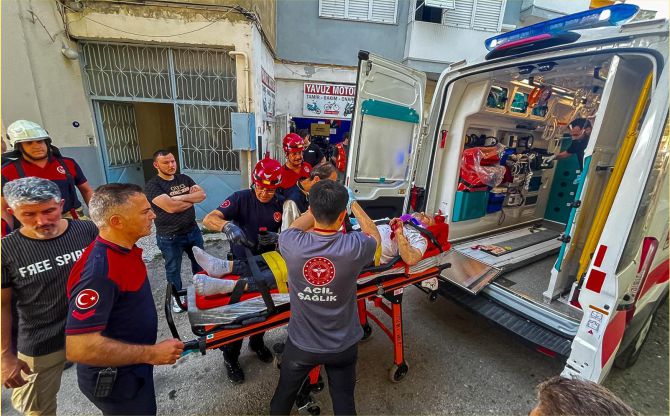Apartman boşluğuna düşen vatandaş, itfaiye ekipleri tarafından kurtarıldı