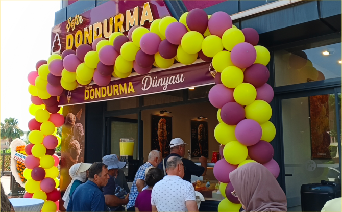 Aliağa'da Şefin Dondurma Dünyası'ndan Görkemli Açılış
