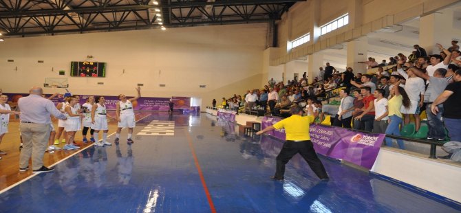 Edremit Belediyesi Gürspor Çeyrek Finalde