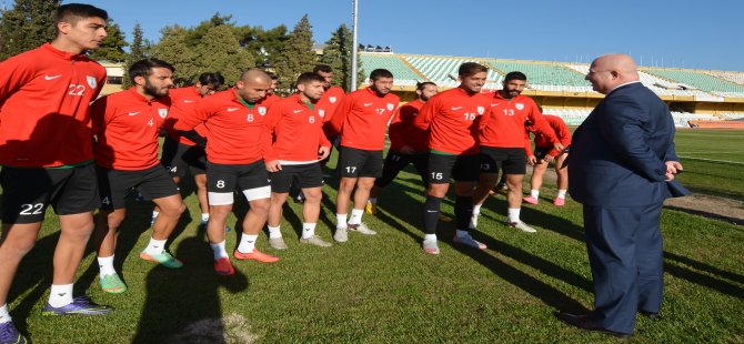 Başkan Gümüş’ten Futbolculara Moral Ziyareti