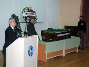 Ege’de Prof. Dr. Ayhan Çıkın İçin Cenaze Töreni Düzenlendi