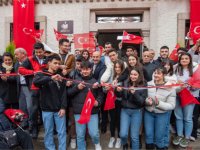 İzmir’in 24 saat yaşayan 100. Yıl Kitap Kafe ve Kütüphanesi açıldı