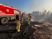 Menemen’deki ot yangını fabrikalara sıçramadan kontrol altına alındı