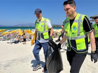 İzmir Ülkü Ocakları'ndan Sahillerde Eş Zamanlı Temizlik