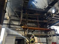 İzmir İtfaiyesi, ALOSBİ’deki fabrika yangınına müdahale etti