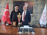 Foça'da Derece Alan Öğrencilerden Akyüz'e Ziyaret