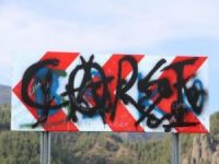 Trafik Levhalarını Hedef Tahtası Yaptılar