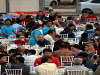 Aliağa Belediyesi’nin İftar Yemeğine Yoğun İlgi