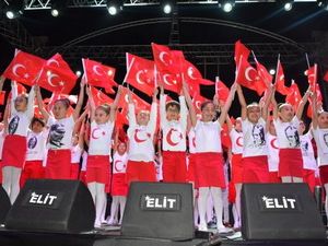 23 Nisan Uluslararası Aliağa Çocuk Festivali Şölen Havasında Başladı